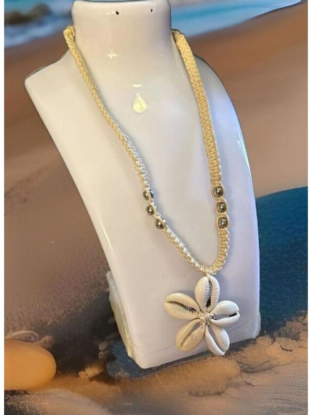 NECKLACE VTG Handmade flower cowrie shell choker summer 1999